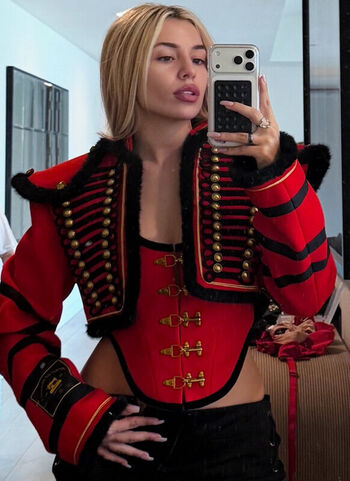Full leaked Ava max private onlyfans photo