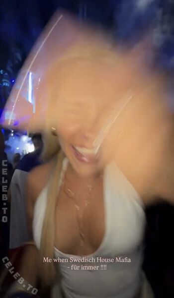 Full leaked Dagi bee  page private onlyfans photo