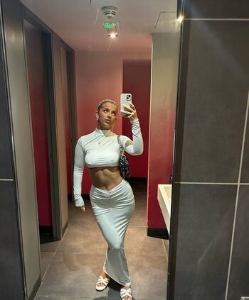 Full leaked Izzytaffs private onlyfans photo