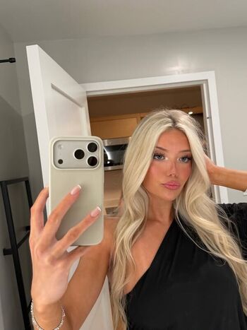 Full leaked Kalliemartell private onlyfans photo
