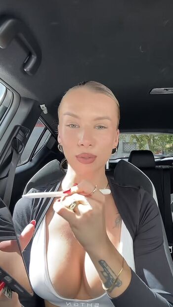 Full leaked Karinamucha private onlyfans photo