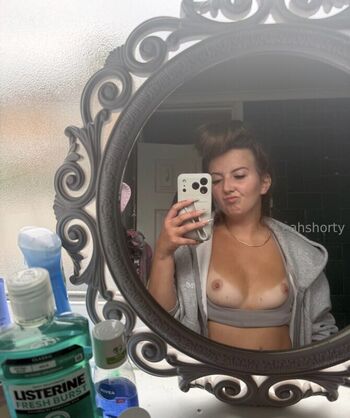 Full leaked Leah shorty private onlyfans photo