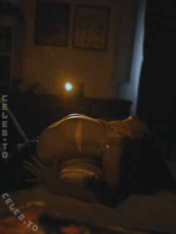Full leaked Leratlerat private onlyfans photo