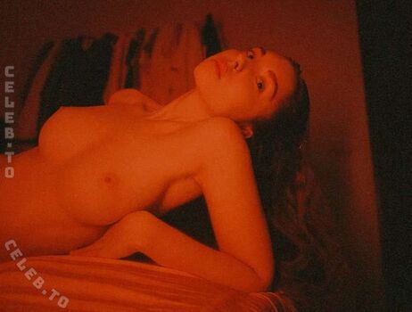 Full leaked Leratlerat page private onlyfans photo