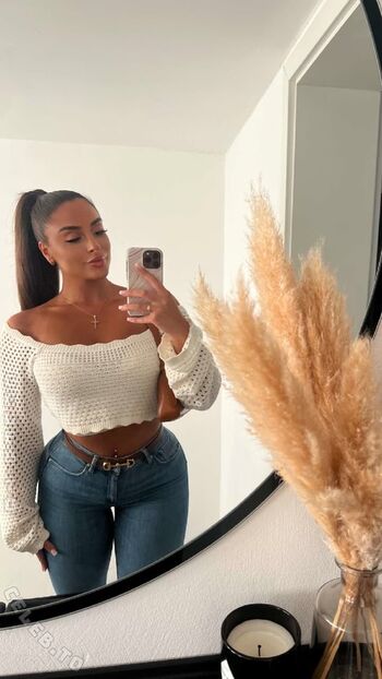 Full leaked Merroyy private onlyfans photo
