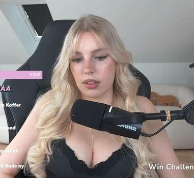 Full leaked Mialiliaa private onlyfans photo