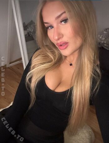 Full leaked Sophiaa   page private onlyfans photo