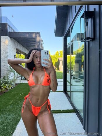 Full leaked Sweetlikehoney private onlyfans photo