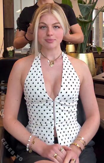 Full leaked Vallixpauline page private onlyfans photo
