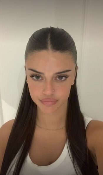 Full leaked Laysaax/ private onlyfans photo